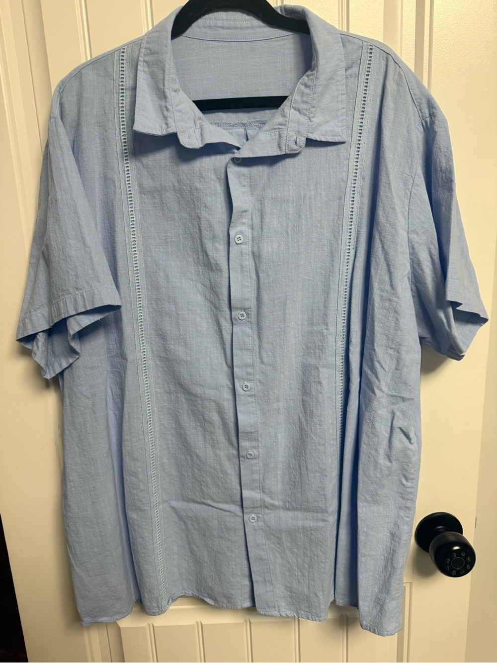 Light Blue Men's Short-Sleeve Button-Up Shirt